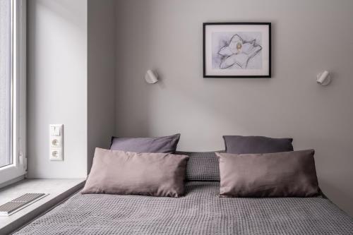 To the beach & park 1 min. One bedroom apartment