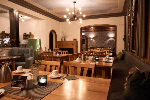 طعام و مشروبات, Hotel Zu den Drei Kronen in دونو وورث طعام و مشروبات, Hotel Zu den Drei Kronen in دونو وورث