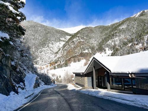 Increibles Vistas Al Valle De Arinsal NY - A Pie De Pistas - Parking Incluido l by BonesVacances in 艾倫薩 Increibles Vistas Al Valle De Arinsal NY - A Pie De Pistas - Parking Incluido l by BonesVacances in 艾倫薩
