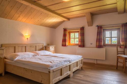 Schmiedhausl in Брук-ан-дер-Глокнерштрассе Schmiedhausl in Брук-ан-дер-Глокнерштрассе