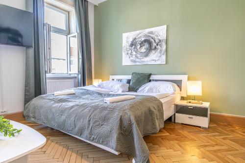 Prime Location - Comfortable 2BR Apt In Vienna