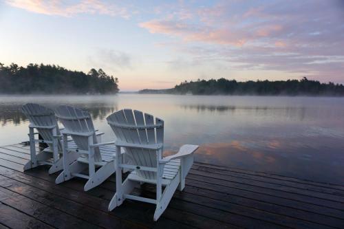 Cozy Muskoka 4-bedroom cottage on Lake Rosseau in Minett (ON) Cozy Muskoka 4-bedroom cottage on Lake Rosseau in Minett (ON)