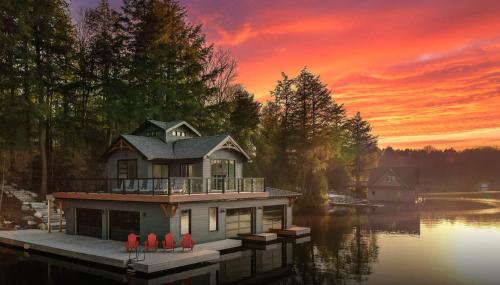 Cozy Muskoka 4-bedroom cottage on Lake Rosseau in Minett (ON) Cozy Muskoka 4-bedroom cottage on Lake Rosseau in Minett (ON)