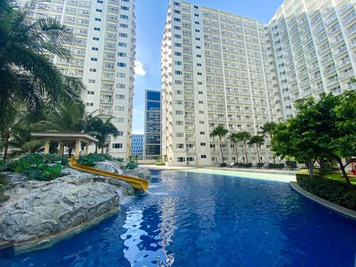 Swimming pool, Homefort iHotel at Shore Residences near Cuneta Astrodome Swimming pool, Homefort iHotel at Shore Residences near Cuneta Astrodome