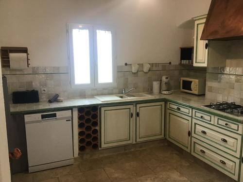 Mas de Cachoun in Barbentane Mas de Cachoun in Barbentane