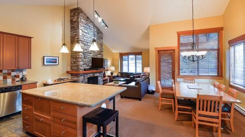 Pinnacle Ridge Chalets by Fernie Lodging Co in Fernie Pinnacle Ridge Chalets by Fernie Lodging Co in Fernie