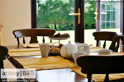 Makanan dan Minuman, Abbeyside B&B in Ballintober Makanan dan Minuman, Abbeyside B&B in Ballintober