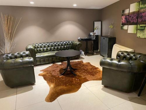 Shared lounge/TV area, Hôtel des Etats Unis in Toulouse Shared lounge/TV area, Hôtel des Etats Unis in Toulouse