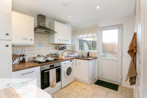 Bohemian Haven Guesthouse near Magdalen College Bohemian Haven Guesthouse near Magdalen College