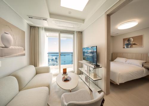 Bed, UH FLAT THE SOKCHO in Sokcho-si Bed, UH FLAT THE SOKCHO in Sokcho-si