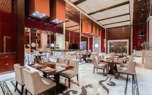 Restaurant, Howard Johnson Tropical Garden Plaza Kunming in Chenggong Restaurant, Howard Johnson Tropical Garden Plaza Kunming in Chenggong