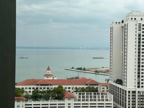 Jazz 2R3B Suite wt Netflix bathtub n Massage Chair