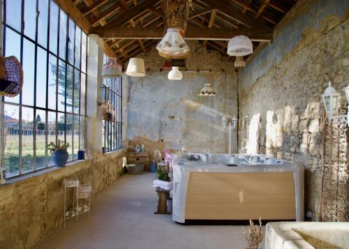 Chambres d'hotes B&B - Chateau de Sienne proche Avignon Orange Piscine Riviere in Bagnols-sur-Ceze Chambres d'hotes B&B - Chateau de Sienne proche Avignon Orange Piscine Riviere in Bagnols-sur-Ceze
