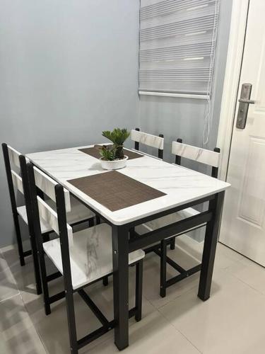 Rimaven Homes Plus (Free Parking, Fast WiFi, PS4, Netflix) in Dau Rimaven Homes Plus (Free Parking, Fast WiFi, PS4, Netflix) in Dau