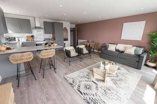 Kitchen, BOURNECOAST - Stylish Flat with BALCONY - SEA GLIMPSES - 10 MIN WALK TO BEACH - PARKING - WIFI - FM8 in East Southbourne and Tuckton Kitchen, BOURNECOAST - Stylish Flat with BALCONY - SEA GLIMPSES - 10 MIN WALK TO BEACH - PARKING - WIFI - FM8 in East Southbourne and Tuckton