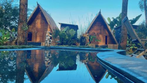Swimming pool, Triangle House and private hot spring in Kintamani Swimming pool, Triangle House and private hot spring in Kintamani