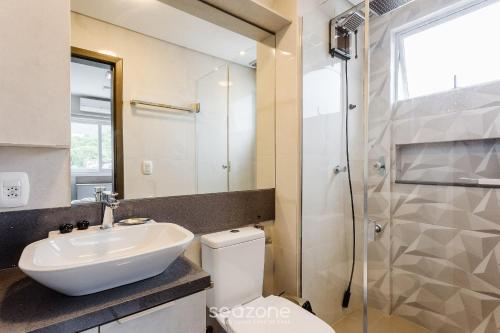 Bathroom, Belo apto c/ design moderno 400m da UDESC - ABZ302 in Itacorubi Bathroom, Belo apto c/ design moderno 400m da UDESC - ABZ302 in Itacorubi