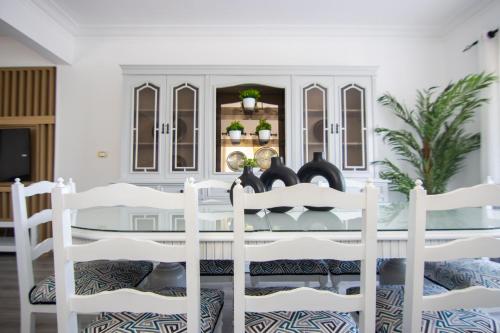 Lovely 3BR Apartment in Heart of Mohandseen