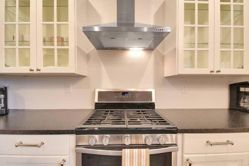 The Charming Home with a Pool in Yuba City The Charming Home with a Pool in Yuba City