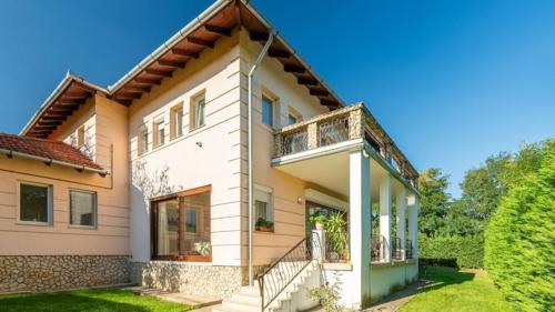 Villa Denes in Torokbalint Villa Denes in Torokbalint