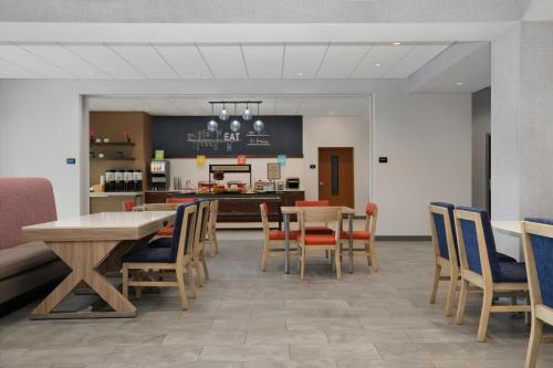 Ételek és italok, Hampton Inn by Hilton Cornwall in Cornwall Ételek és italok, Hampton Inn by Hilton Cornwall in Cornwall
