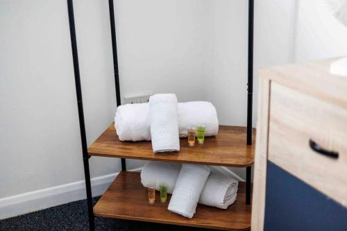 2 bedroom House-Driveway - Bournemouth Hospital - Long Stay Discounts - Lima Apartments Ltd in Littledown and Iford 2 bedroom House-Driveway - Bournemouth Hospital - Long Stay Discounts - Lima Apartments Ltd in Littledown and Iford