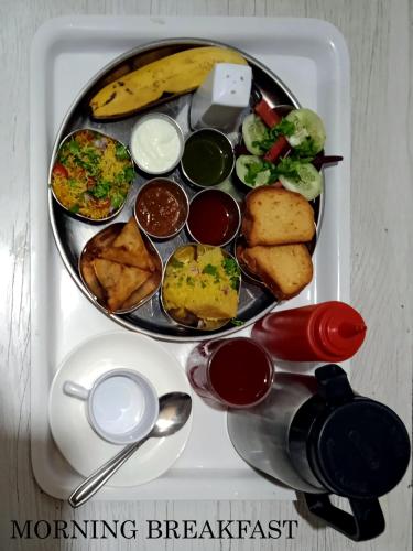 Makanan dan Minuman, HOTEL REST INN in Surat Makanan dan Minuman, HOTEL REST INN in Surat