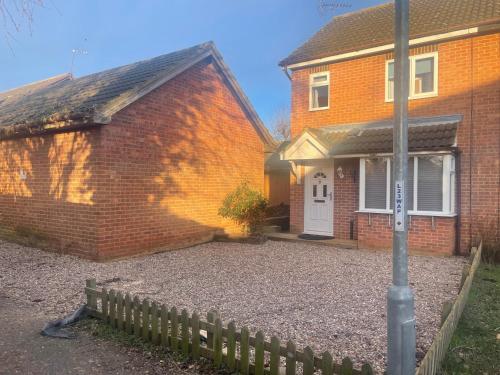Double room in a cul de sac area in Isebrook Double room in a cul de sac area in Isebrook