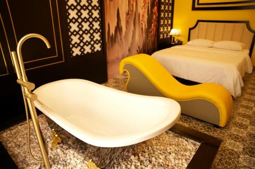 Khách sạn Tuyết Sương (Tuyet Suong Hotel) in Quảng Ngãi Khách sạn Tuyết Sương (Tuyet Suong Hotel) in Quảng Ngãi