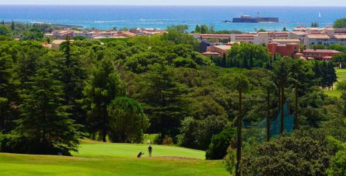 Golfbane (på stedet), Hotel & Spa Gil de France Cap d'Agde in Agde Golfbane (på stedet), Hotel & Spa Gil de France Cap d'Agde in Agde