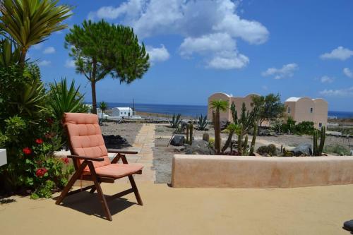 شرفة/ تراس, Absolute peace north villa by the volcanic slopes in Panagia Kalou شرفة/ تراس, Absolute peace north villa by the volcanic slopes in Panagia Kalou
