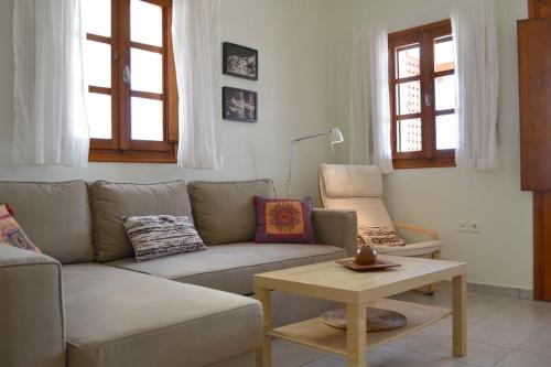 Absolute peace north villa by the volcanic slopes in Panagia Kalou Absolute peace north villa by the volcanic slopes in Panagia Kalou