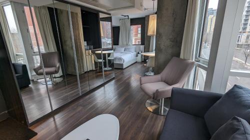 Hotel Zero 1 Montreal in Montreal (QC) Hotel Zero 1 Montreal in Montreal (QC)