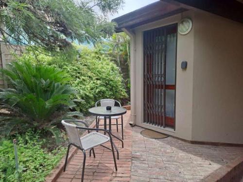 Dusky Sunbird Room near Upington Airport Dusky Sunbird Room near Upington Airport