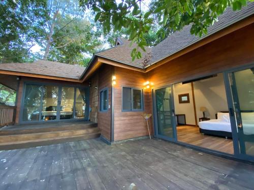 Cashewnut Cove in ซันเซ็ตบีช Cashewnut Cove in ซันเซ็ตบีช