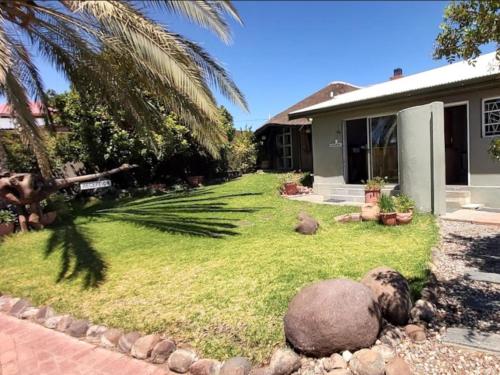 Pintu masuk, Bird's Nest Guest House in Keetmanshoop Pintu masuk, Bird's Nest Guest House in Keetmanshoop
