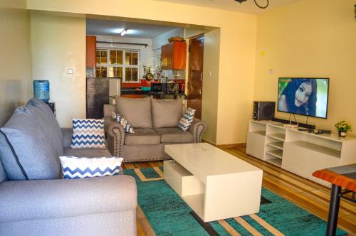kawasan lounge/TV kongsi, Roma Stays - Prestigious Lifestyle 2 bedroom all ensuite Opp Garden City Mall in Eastleigh kawasan lounge/TV kongsi, Roma Stays - Prestigious Lifestyle 2 bedroom all ensuite Opp Garden City Mall in Eastleigh