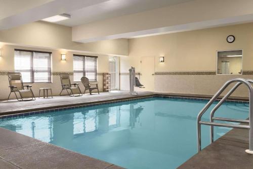 Úszómedence, Comfort Inn & Suites in Dothan (Alabama) Úszómedence, Comfort Inn & Suites in Dothan (Alabama)