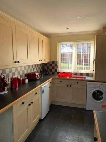 Three double bedrooms detached house, 5 minutes walk to the beach and with private parking, perfect in Lake South Three double bedrooms detached house, 5 minutes walk to the beach and with private parking, perfect in Lake South