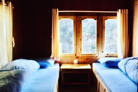 Hotel Waterfall in Everest Region (Nepal) Hotel Waterfall in Everest Region (Nepal)