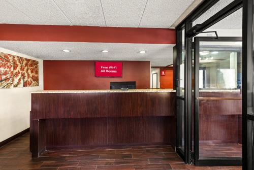 Vestíbulo, Red Roof Inn Springfield, IL in Springfield City Center Vestíbulo, Red Roof Inn Springfield, IL in Springfield City Center