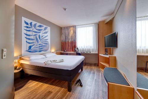 ibis Heilbronn City in Heilbronn ibis Heilbronn City in Heilbronn