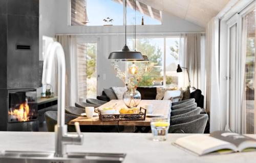 Cocina, Lovely Home In Ringkøbing With Kitchen in Sondervig Cocina, Lovely Home In Ringkøbing With Kitchen in Sondervig