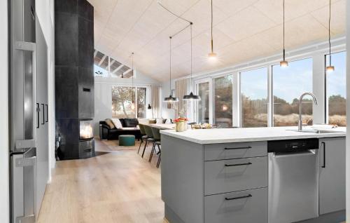 Cocina, Lovely Home In Ringkøbing With Kitchen in Sondervig Cocina, Lovely Home In Ringkøbing With Kitchen in Sondervig