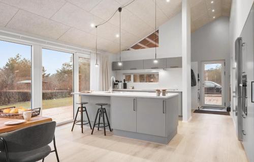 Cocina, Lovely Home In Ringkøbing With Kitchen in Sondervig Cocina, Lovely Home In Ringkøbing With Kitchen in Sondervig