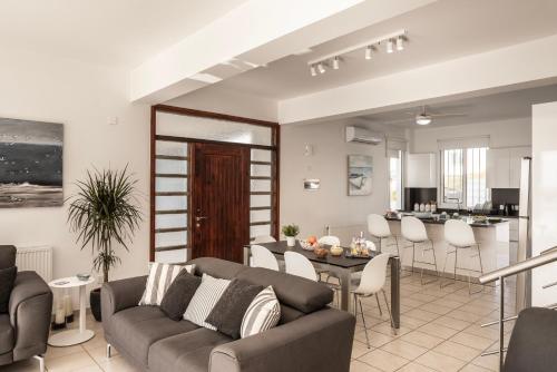 مرافق, Faros Seaside Villa Larnaca in بيريفوليا مرافق, Faros Seaside Villa Larnaca in بيريفوليا