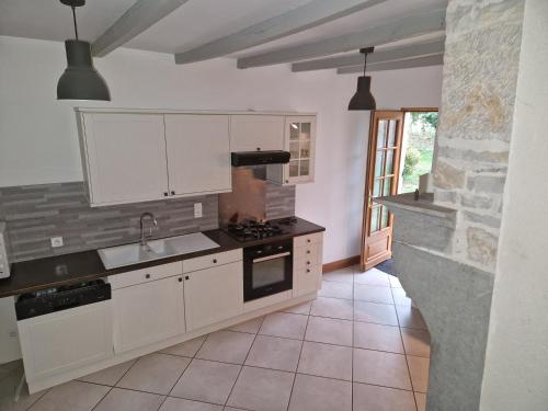 廚房, Gite les Frênes avec pré dans joli hameau (Gite les Frenes avec pre dans joli hameau) in 弗爾芒通 廚房, Gite les Frênes avec pré dans joli hameau (Gite les Frenes avec pre dans joli hameau) in 弗爾芒通
