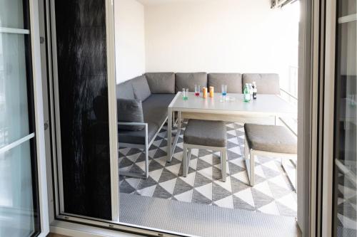 バルコニー/テラス, Exklusive 2,5 Zimmer Wohnung in シュテックボルン バルコニー/テラス, Exklusive 2,5 Zimmer Wohnung in シュテックボルン