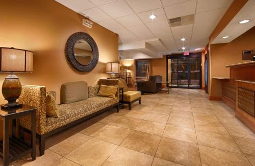 ردهة, بيست ويسترن بلس ميشاواكا إن (Best Western Plus Mishawaka Inn) in ميشاواكا ردهة, بيست ويسترن بلس ميشاواكا إن (Best Western Plus Mishawaka Inn) in ميشاواكا