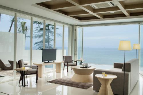 salon détente/TV commun, Hotel Santika Premiere Beach Resort Belitung in Belitung salon détente/TV commun, Hotel Santika Premiere Beach Resort Belitung in Belitung